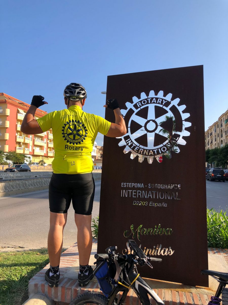 Estepona se une a Santiago de Compostela a través de la rueda rotaria - Fortu Manas Rotary Sotogrande. Estepona se une a Santiago de Compostela a través de la rueda rotaria - Fortu Manas Rotary Sotogrande.